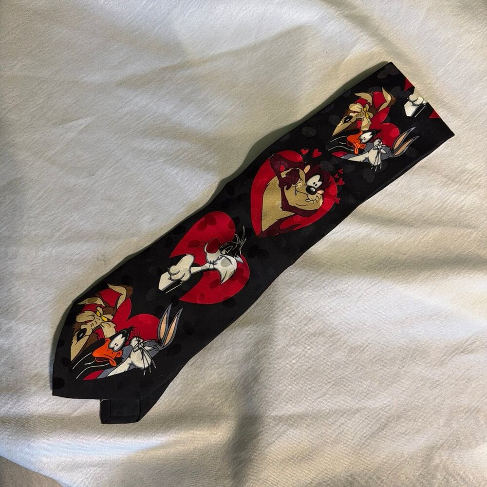 Vintage Looney Tunes Bugs Bunny & Friends Heart Tie